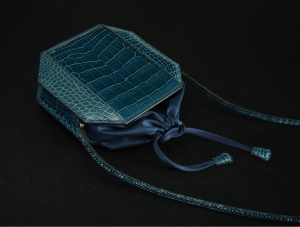 SAC A POUDRIER WITH BLUE SAPPHIRE